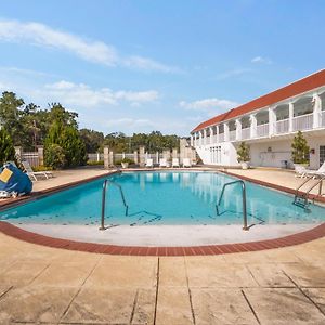 Gulf Hills Hotel & Retreat On The Water